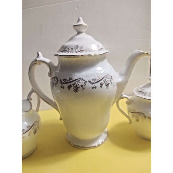 Coalport Bone China Tea Pot, Sugar & creamer set "Burgundy" pattern - Picture 7 of 16